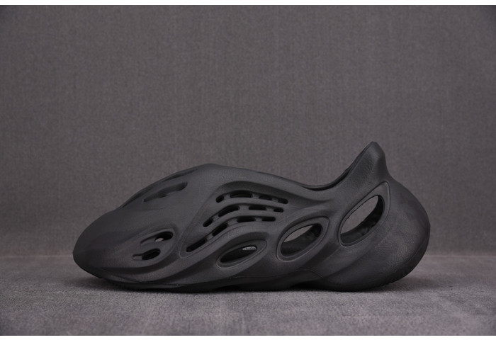 adidas Yeezy Foam Runner Onyx HP8739