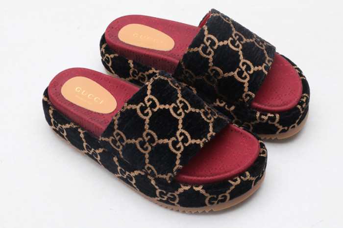 Gucc* Sandal82
