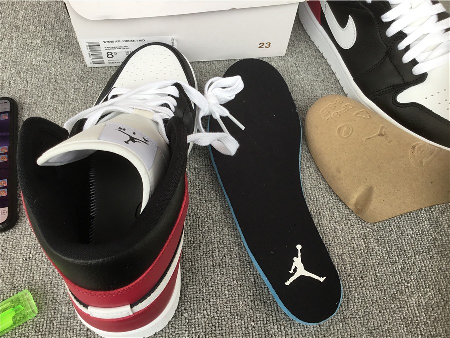 Air Jordan 1 Mid WMNS