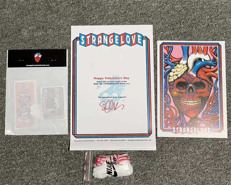 Nike SB Dunk Low StrangeLove Skateboards (Regular Box)