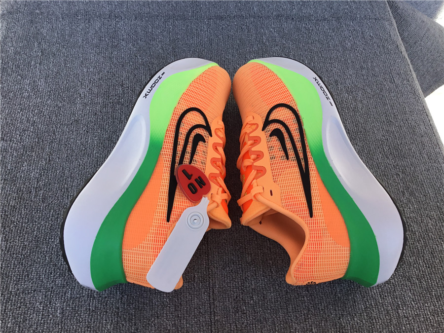 Nike Zoom Fly 5 Carbon Plate Running Shoe DM8974-800