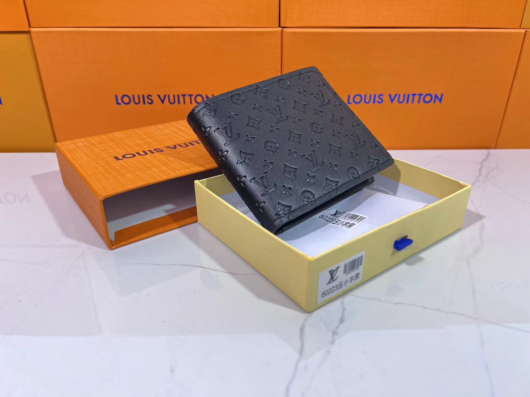 Printed wallet with all-over printing of small flowers