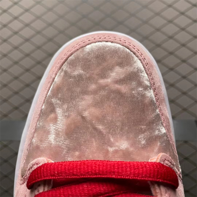 Nike SB Dunk Low StrangeLove Skateboards (Regular Box)