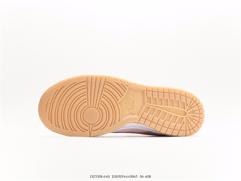 Nike Wmns SB Dunk LowTeddy Bear DZ5318-640