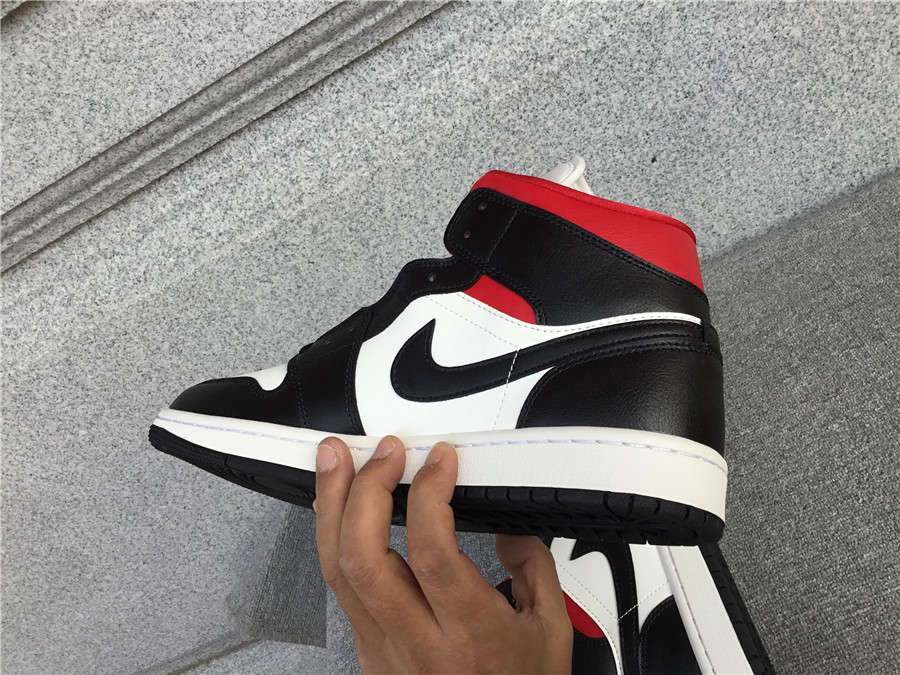 Air Jordan AJ1 Mid black White Red