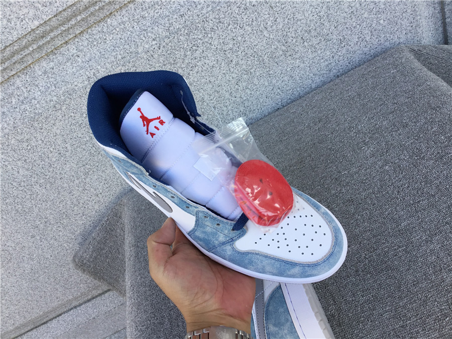 Air Jordan 1 Mid French Blue