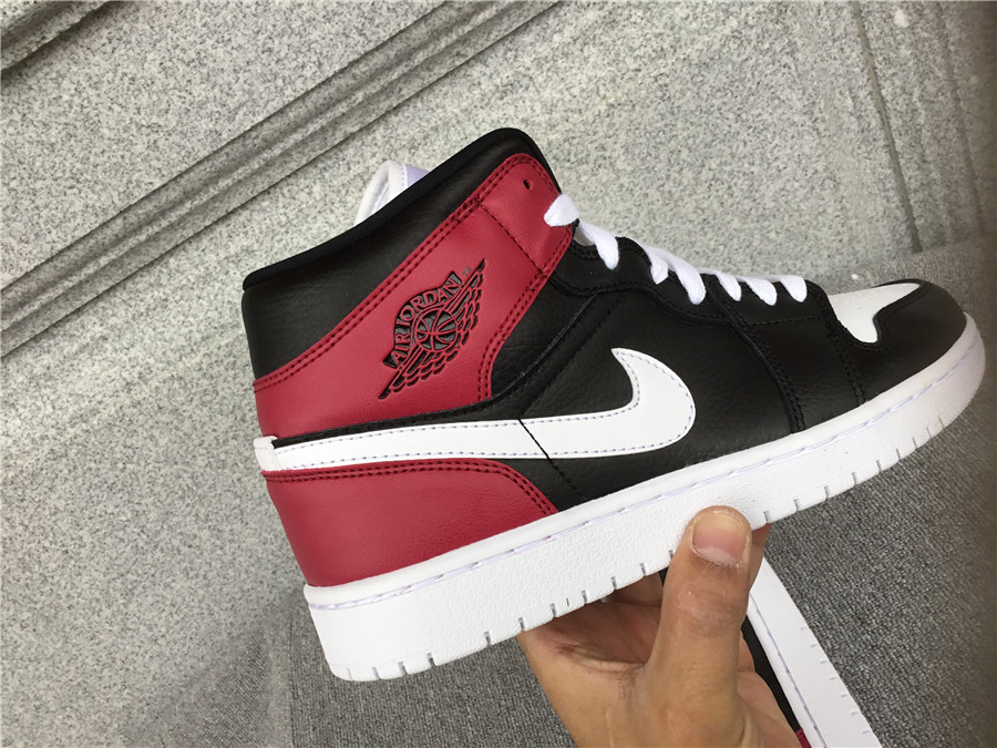 Air Jordan 1 Mid WMNS