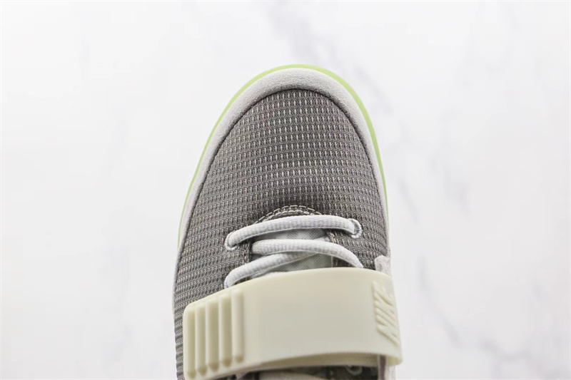 NIKE AIR YEEZY 2 PURE PLATINUM Wolf Grey mens 508214-010