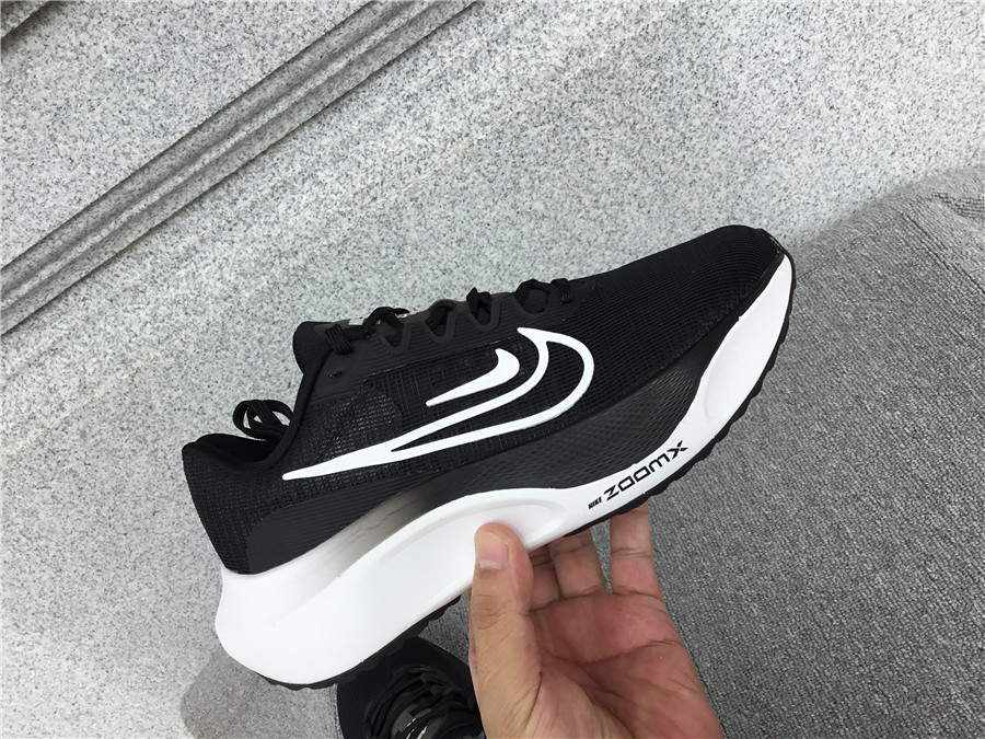 Nike Zoom Fly 5 Carbon Plate Running Shoe DM8974-001