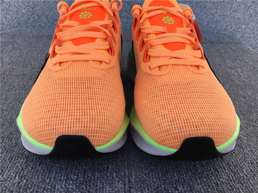 Nike Zoom Fly 5 Carbon Plate Running Shoe DM8974-800