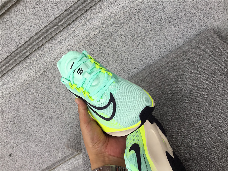 Nike Zoom Fly 5 Carbon Plate Running Shoe DM8968-300