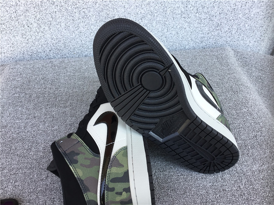 Air Jordan 1 MID CW5490-001