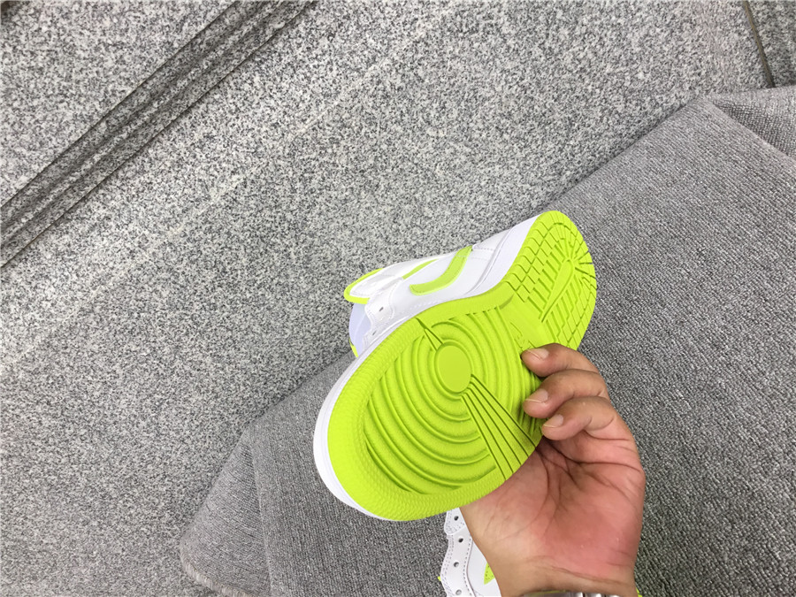 Air Jordan 1 Mid BQ6472-131