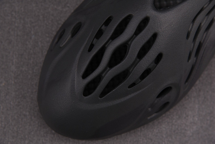 adidas Yeezy Foam Runner Onyx HP8739