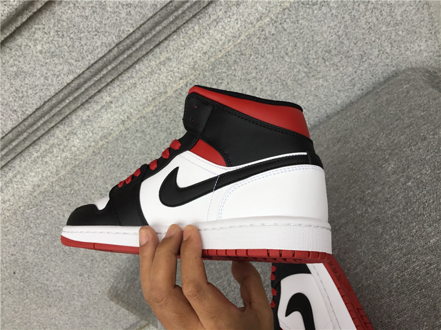 Air Jordan 1 Mid GS 
