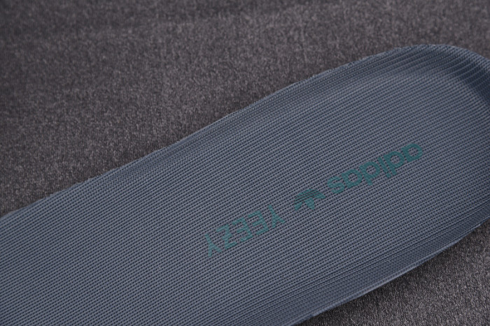 adidas Yeezy Boost 350 V2 