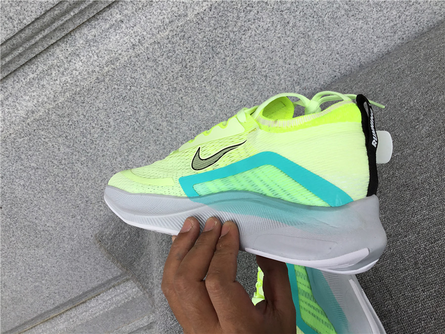 Nike Zoom Fly 4 Carbon Plate Running Shoe CT2401-700