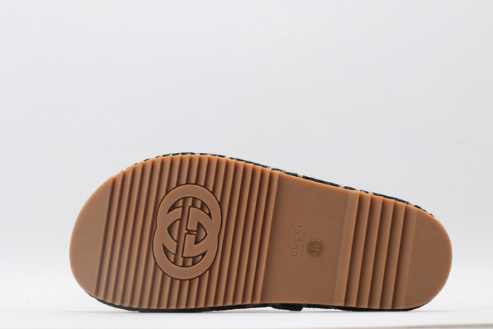 Gucc* Sandal82