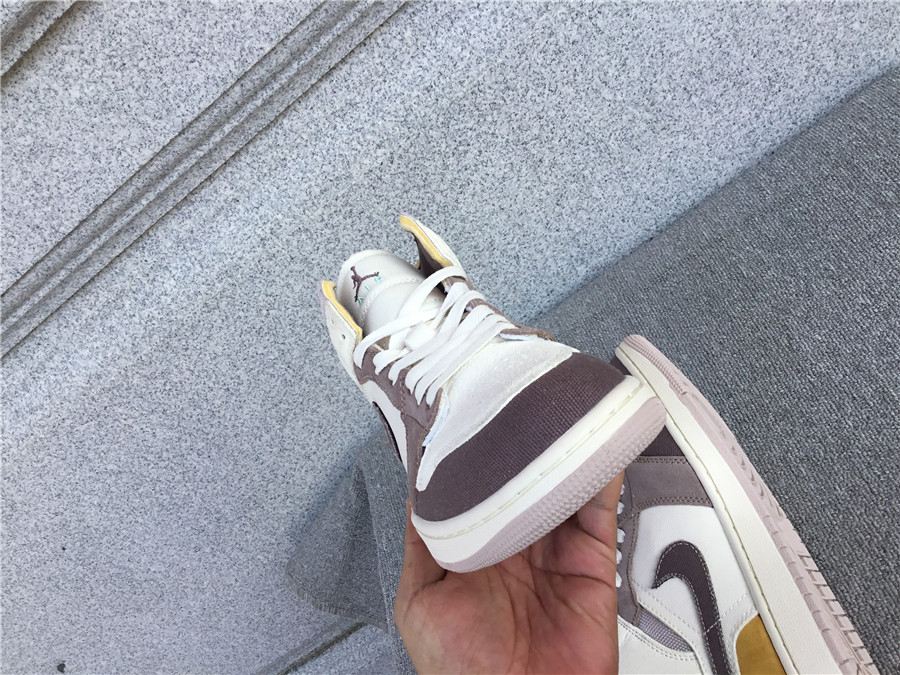 Air Jordan 1 Mid SE DM9652-102