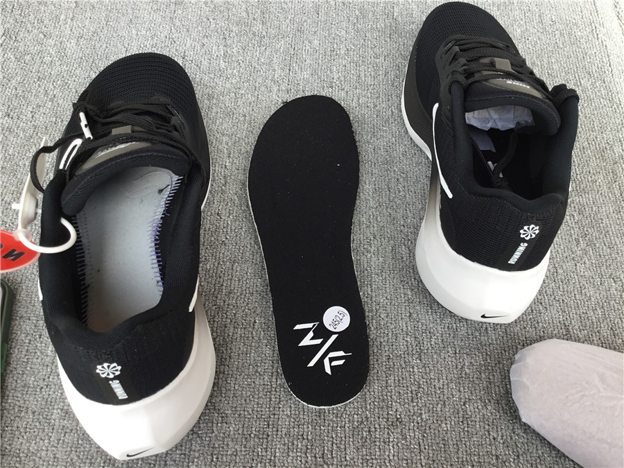 Nike Zoom Fly 5 Carbon Plate Running Shoe DM8974-001