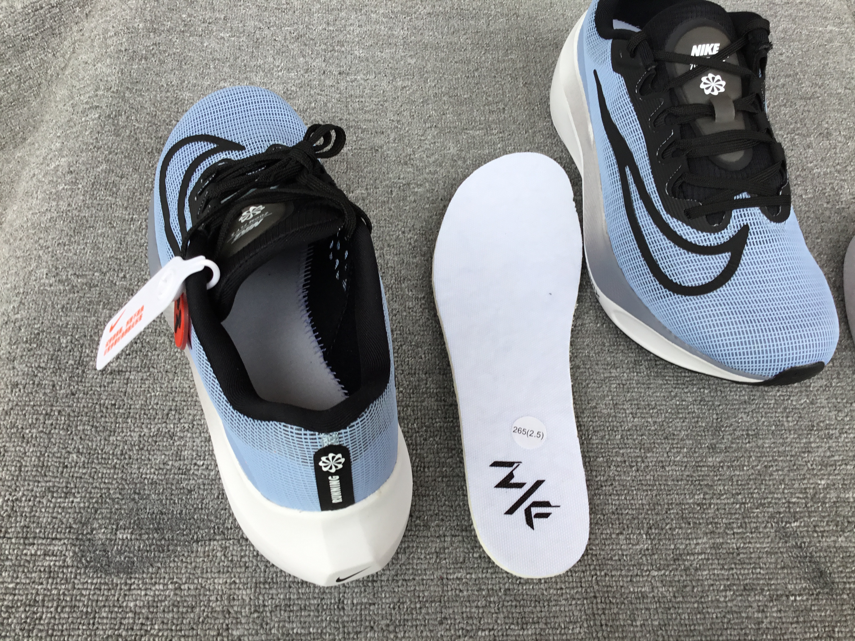 Nike Zoom Fly 5 Carbon Plate Running Shoe DM8968-401