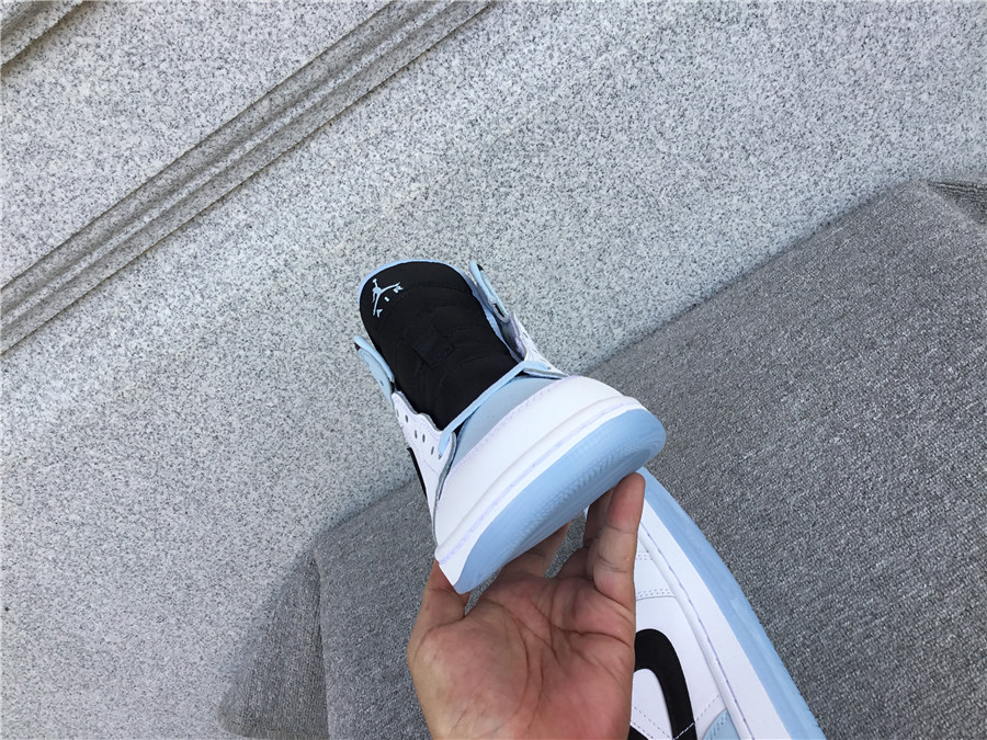 Air Jordan 1 Mid BULE