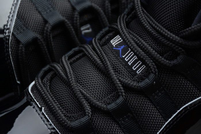 AIR JORDAN 11 RETRO 