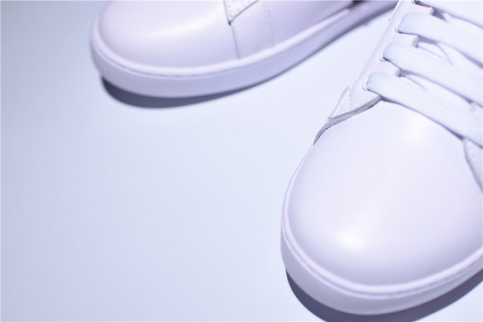 GUCCI Ace Embroidered Low-Top Sneaker white with bee