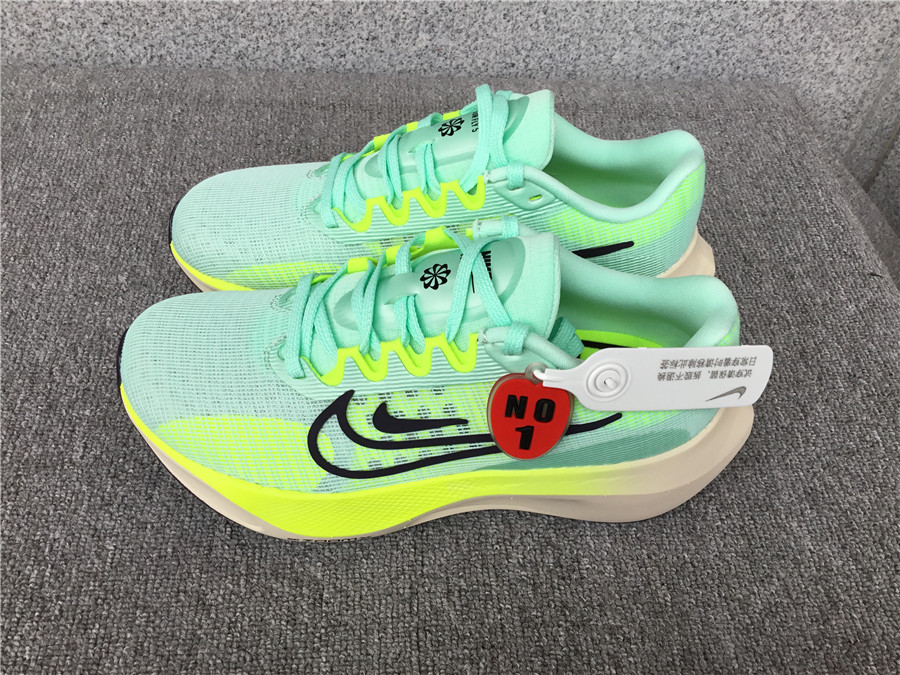 Nike Zoom Fly 5 Carbon Plate Running Shoe DM8974-300