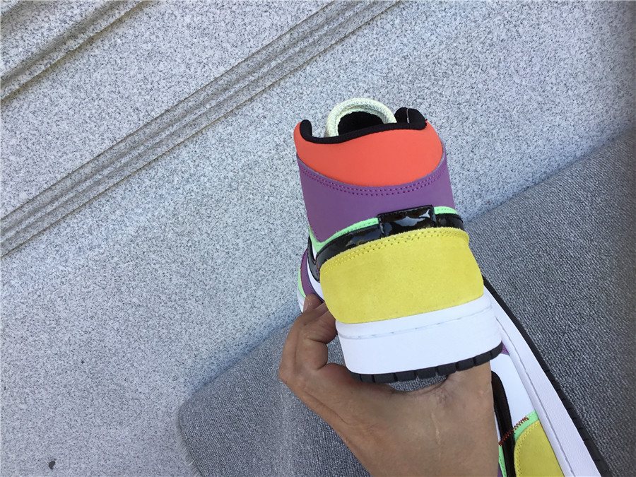 Air Jordan 1 Mid CW1140-100