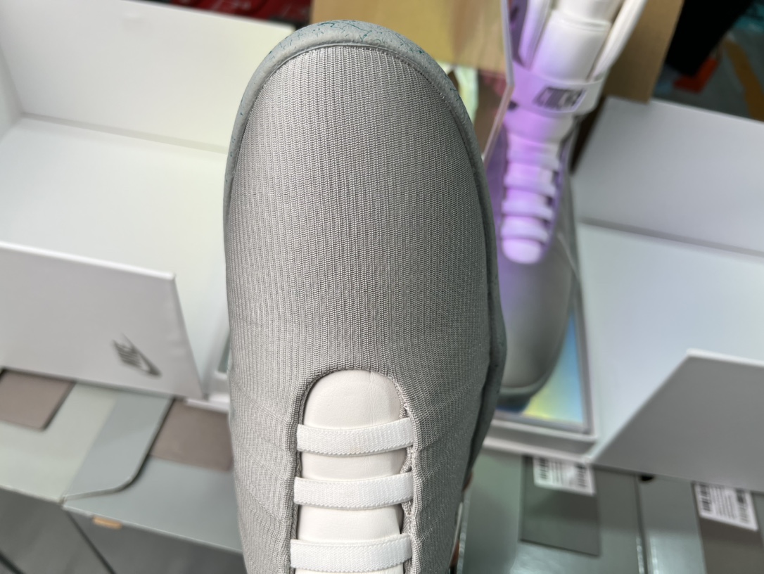 Nike MAG Back to the Future (2011)（Self-tying shoe laces） 417744-001