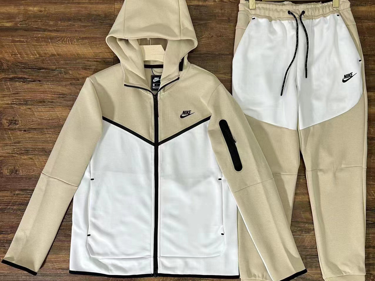 Nike Sneakers/Nike NSW Tech Fleece