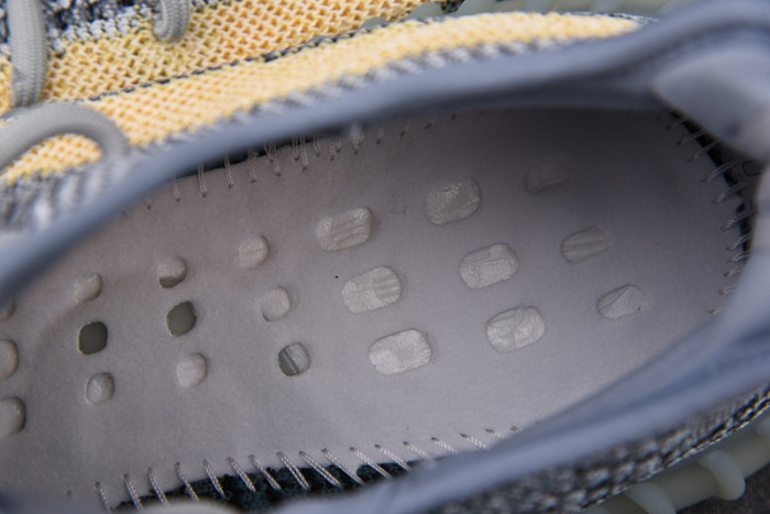 adidas Yeezy Boost 350 V2 