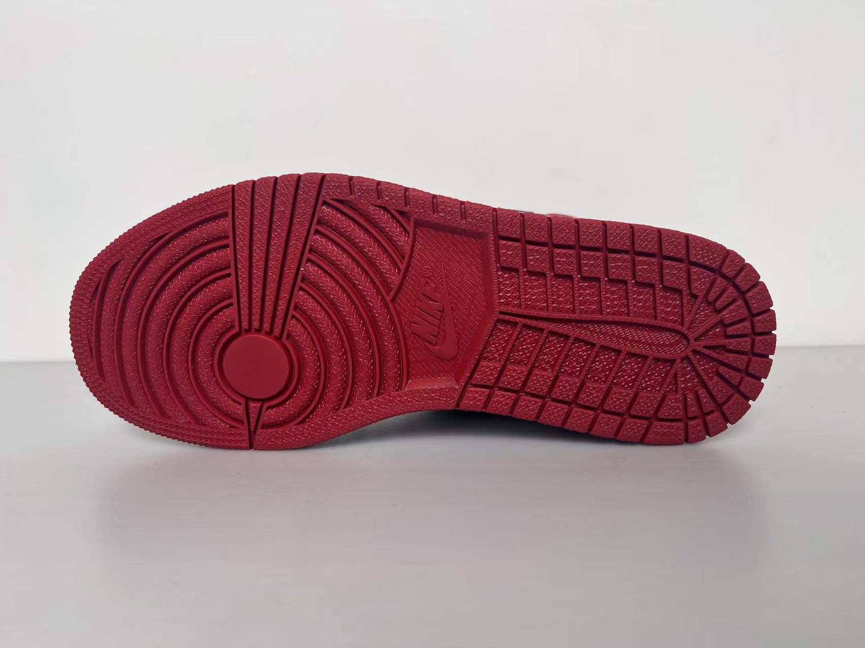 AIR JORDAN 1 High OG Black Toe white/ black-varsity red 555088-125