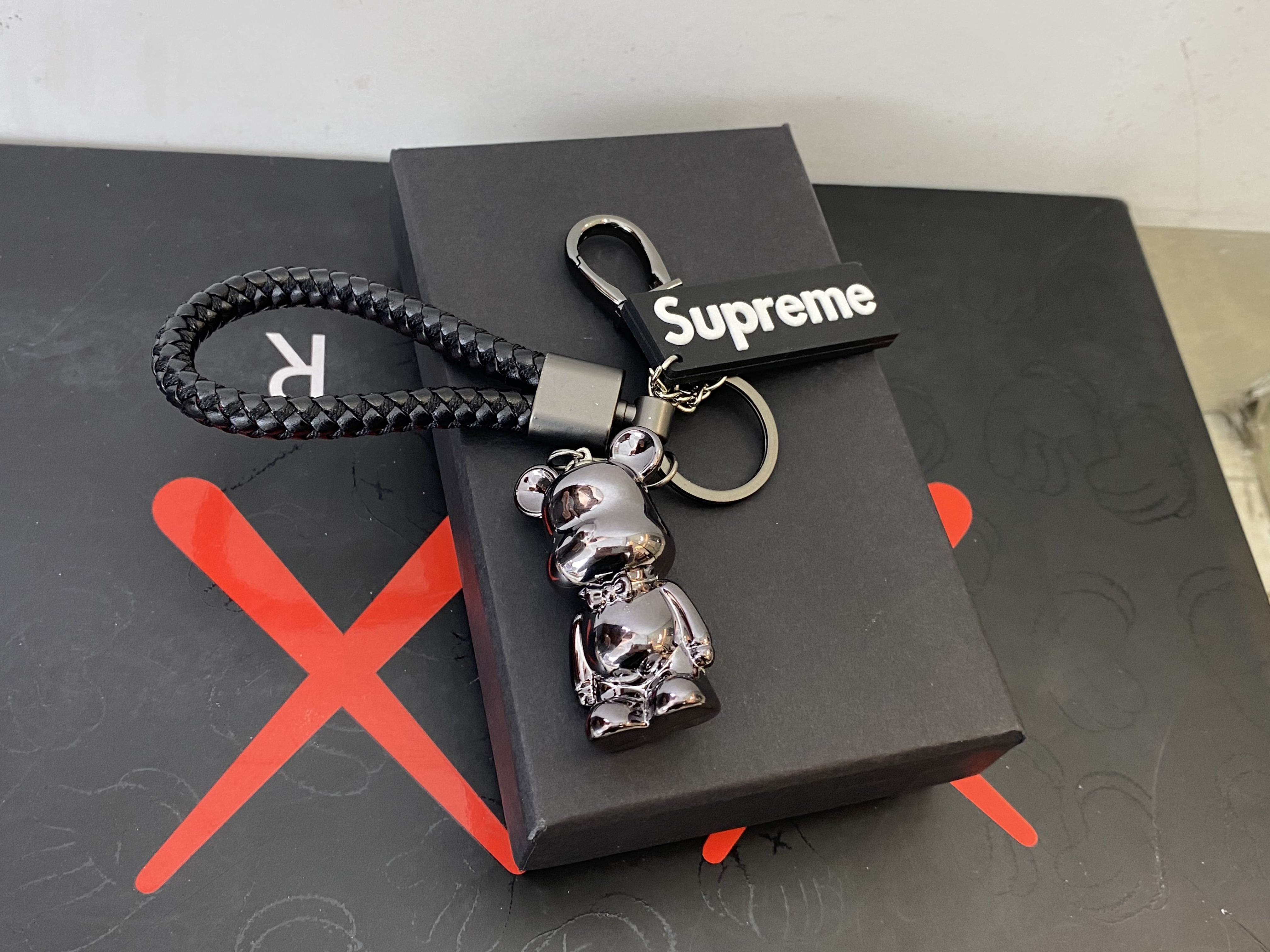 Kaws keychain gun gray（Gift Box）PJ00050