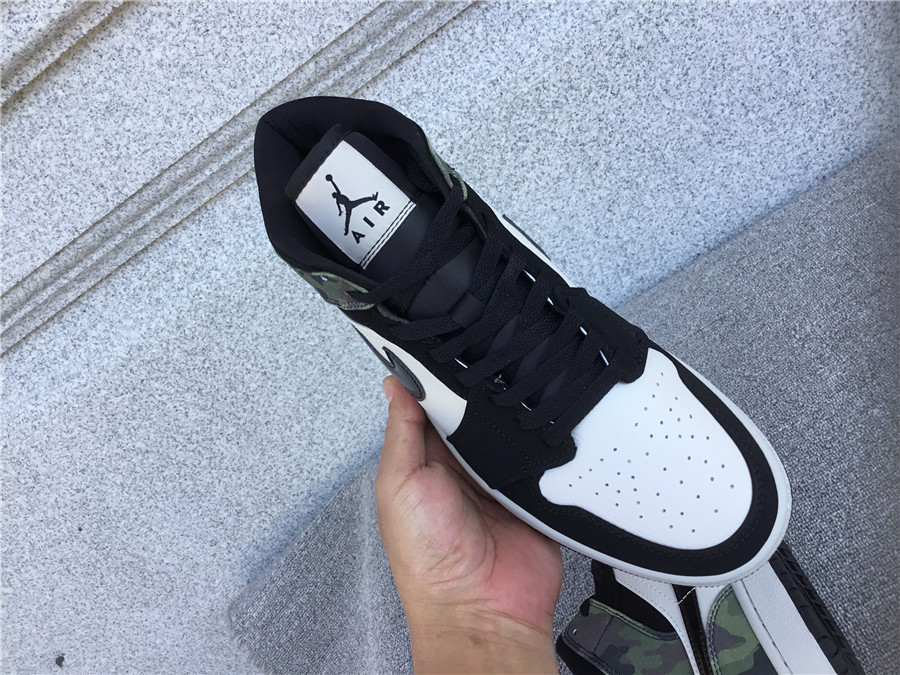 Air Jordan 1 MID CW5490-001