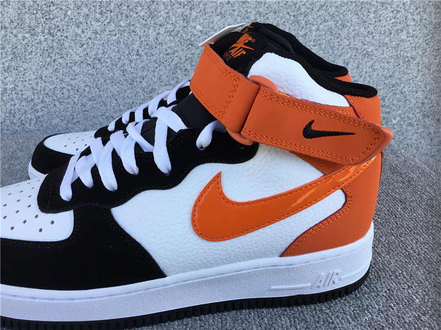 Nike Air Force 1 Mid LV8