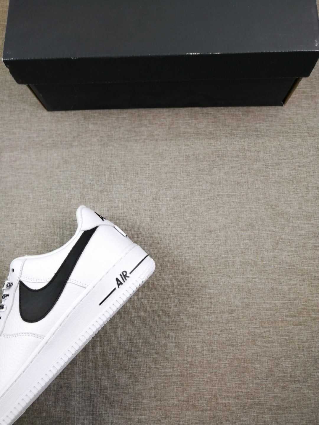 Nike Air Force 1 07 LV8 NBA Sz 18 White/ Black Athletic Shoes 823511-103