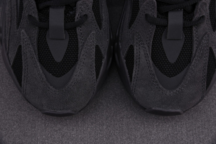 adidas Yeezy Boost 700 V2 Vanta FU6684