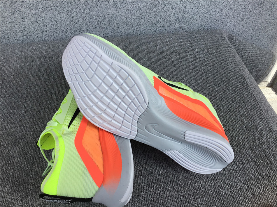 Nike Zoom Fly 4 Carbon Plate Running Shoe CT2392-700