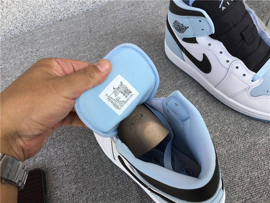 Air Jordan 1 Mid BULE