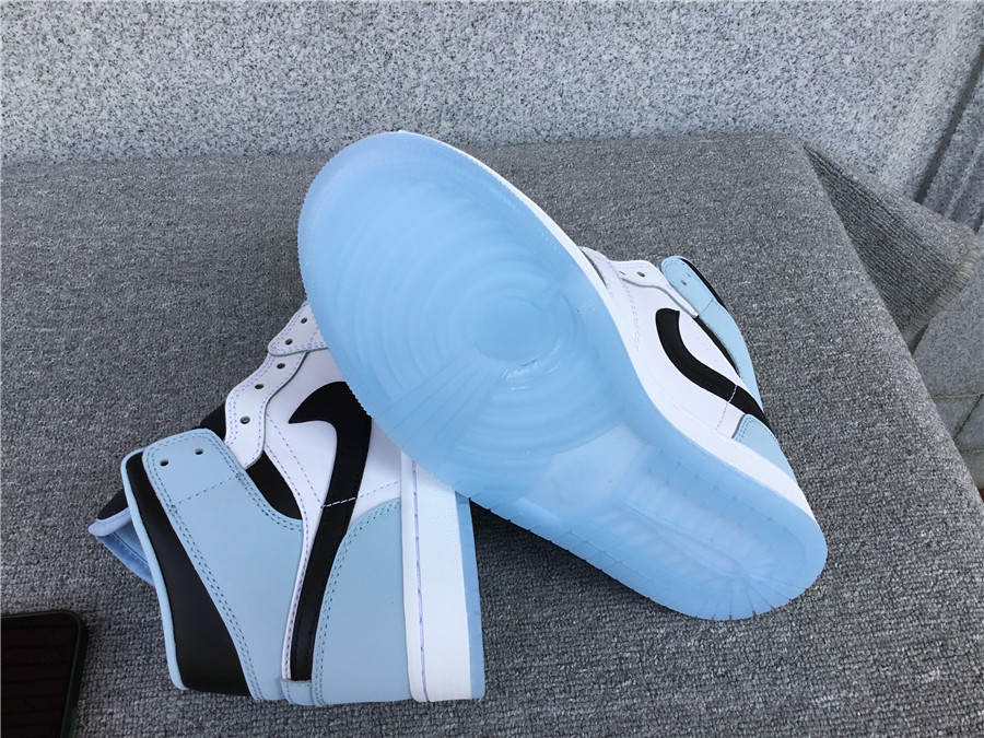 Air Jordan 1 Mid BULE