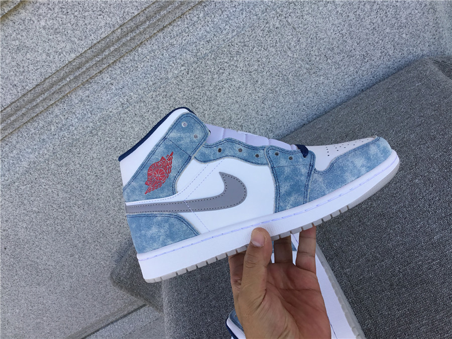 Air Jordan 1 Mid French Blue