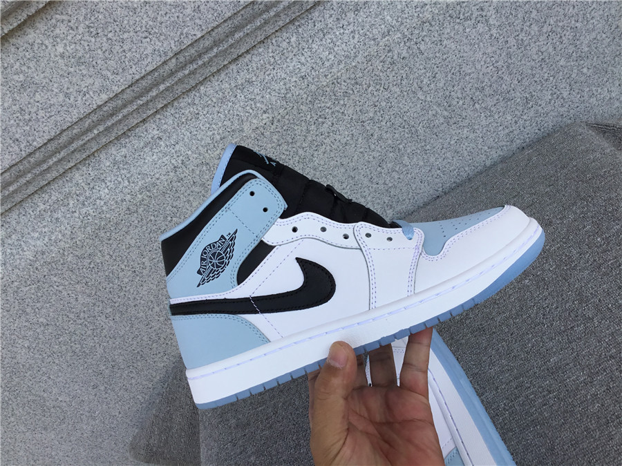 Air Jordan 1 Mid BULE