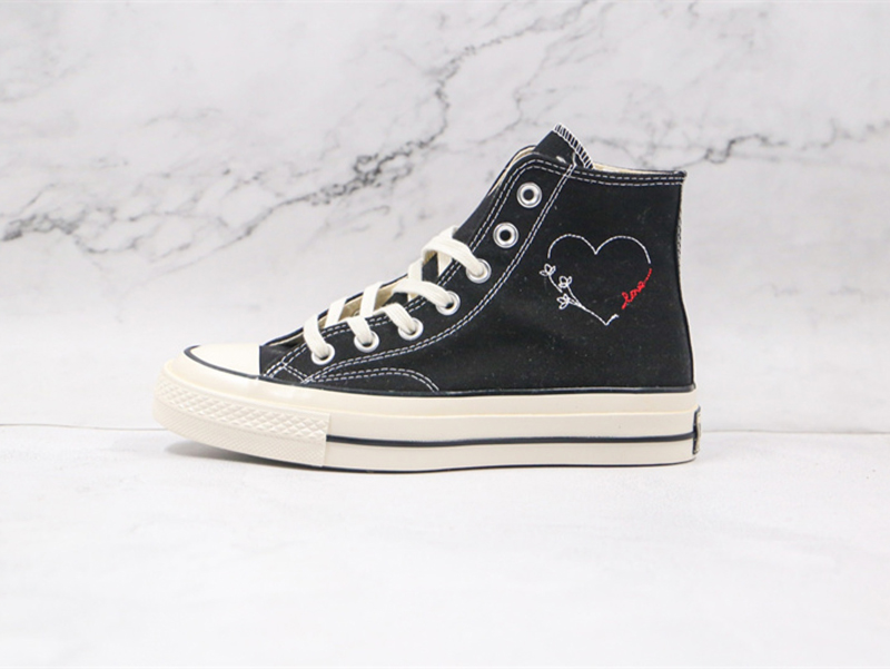 Converse Chuck Taylor All-Star Embroidered Hearts (W) A01602C