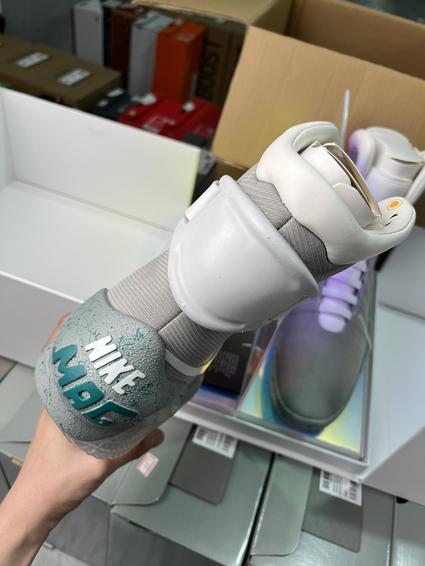 Nike MAG Back to the Future (2011)（Self-tying shoe laces） 417744-001