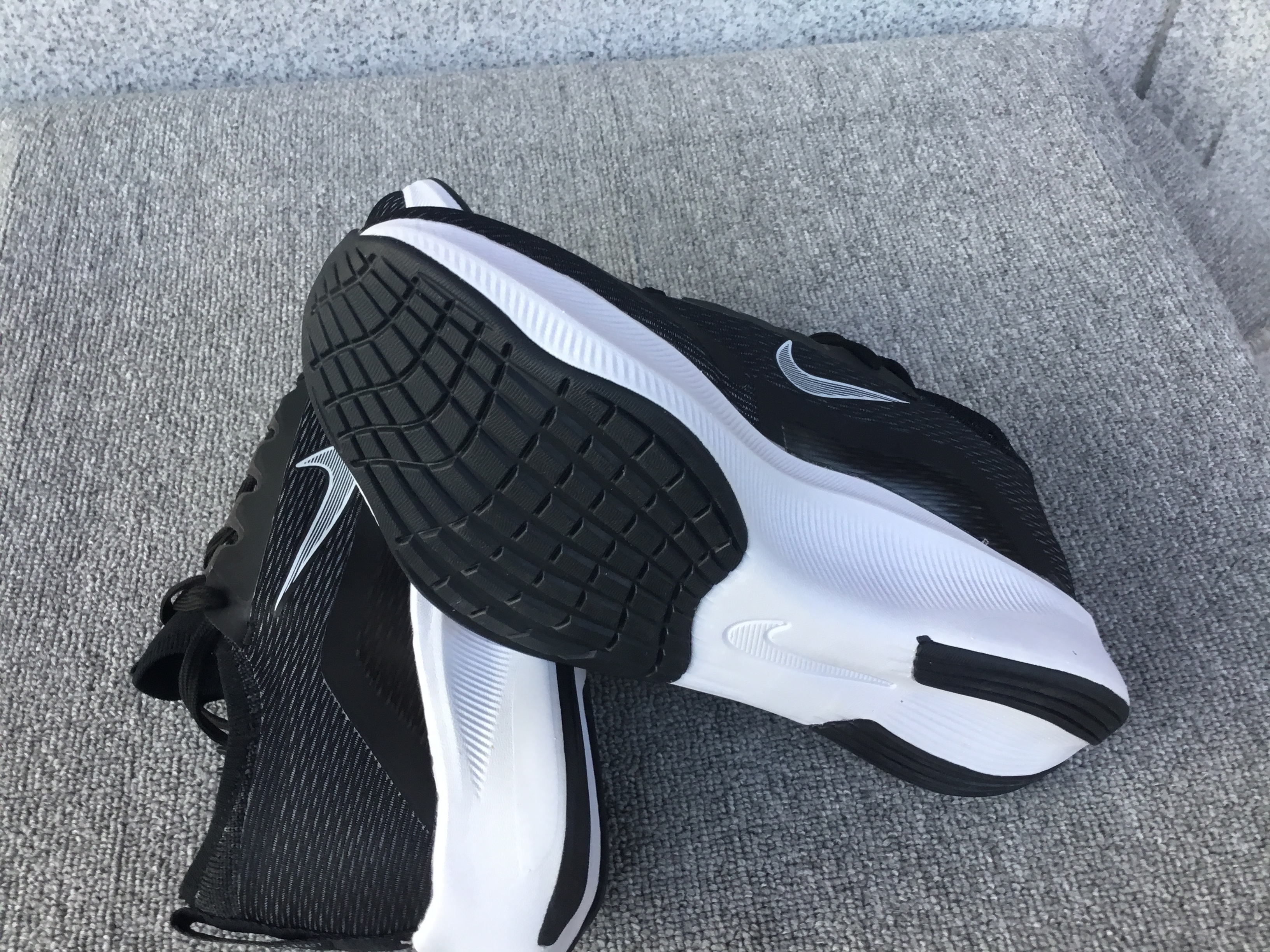 Nike Zoom Fly 4 Carbon Plate Running Shoe CT2401-001