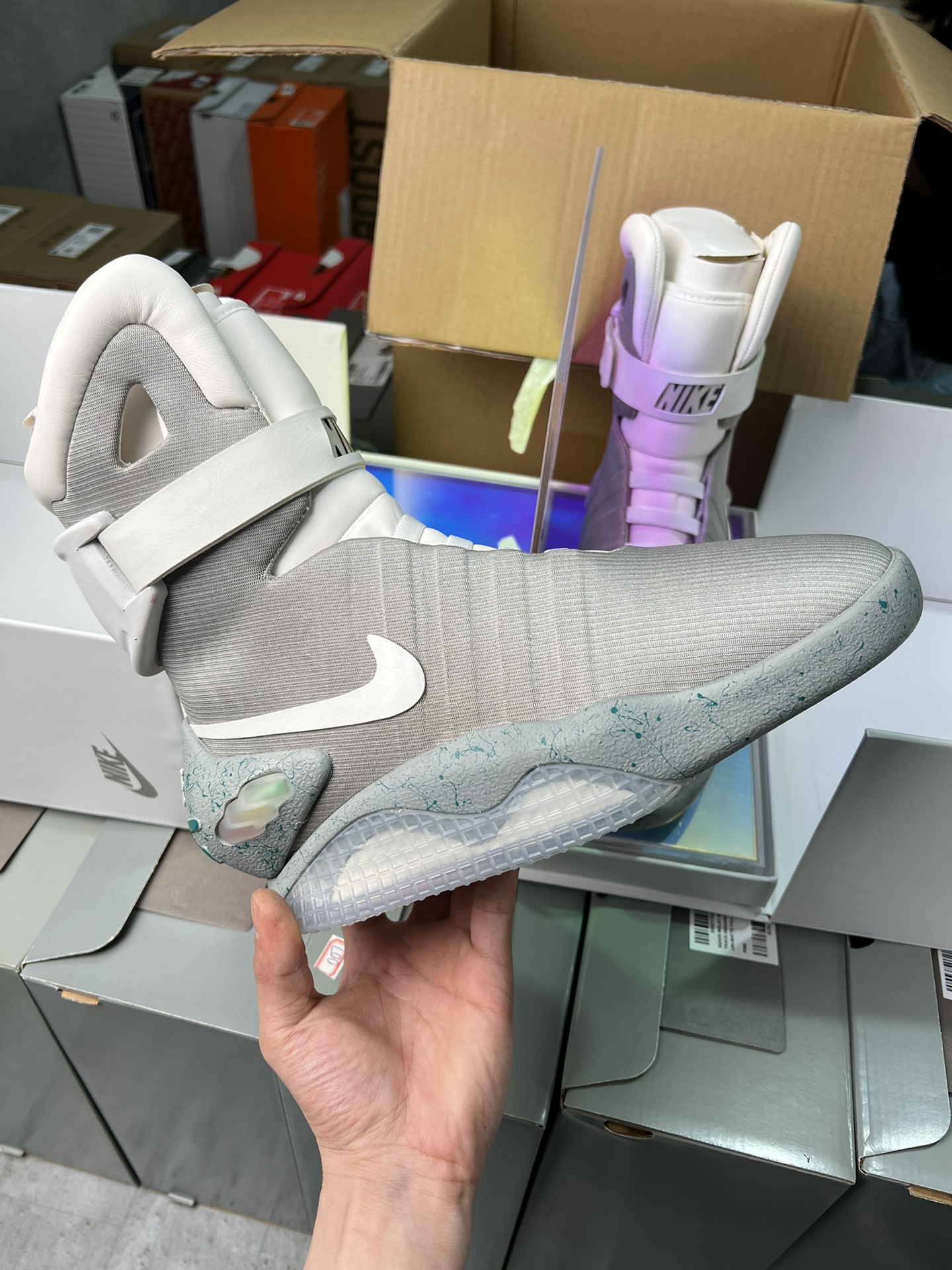 Nike MAG Back to the Future (2011)（Self-tying shoe laces） 417744-001