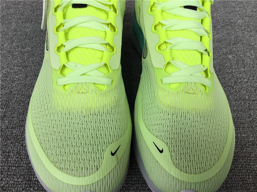 Nike Zoom Fly 4 Carbon Plate Running Shoe CT2401-700