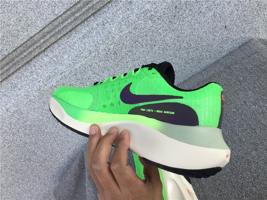 Nike Zoom Fly 5 Carbon Plate Running Shoe DZ4783-304